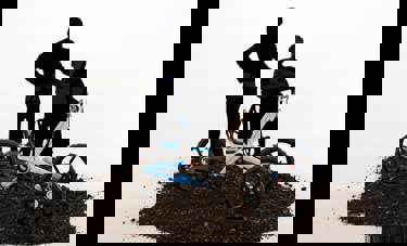 OUTFIT- The World Outside | תום ביכר