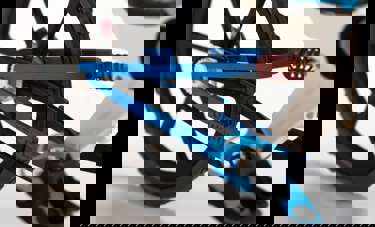 OUTFIT- The World Outside | תום ביכר