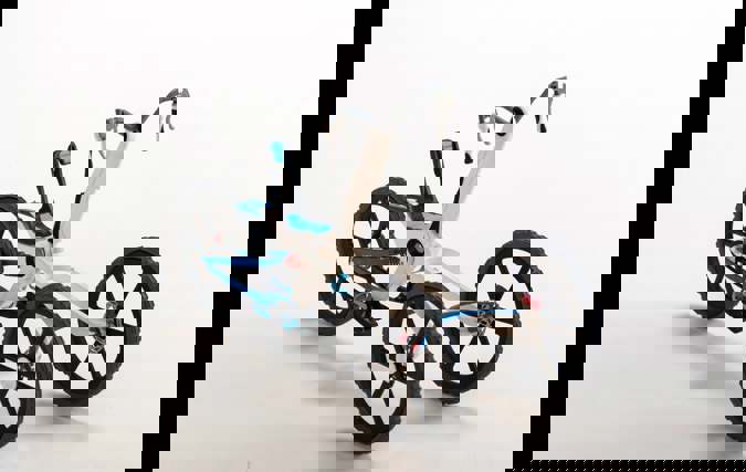 OUTFIT- The World Outside | תום ביכר