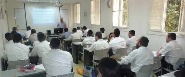 הרצאה בקמפוס שטראוס
