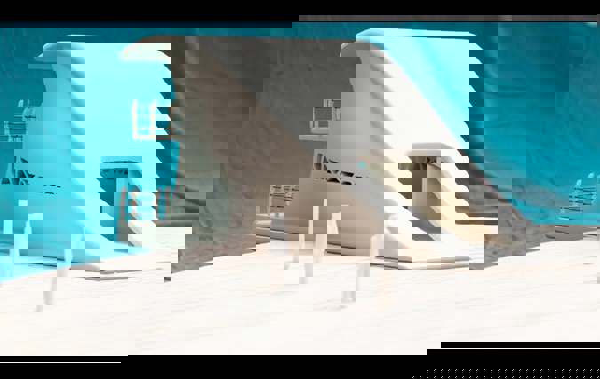 The float in place | קארין אייזנשטדט