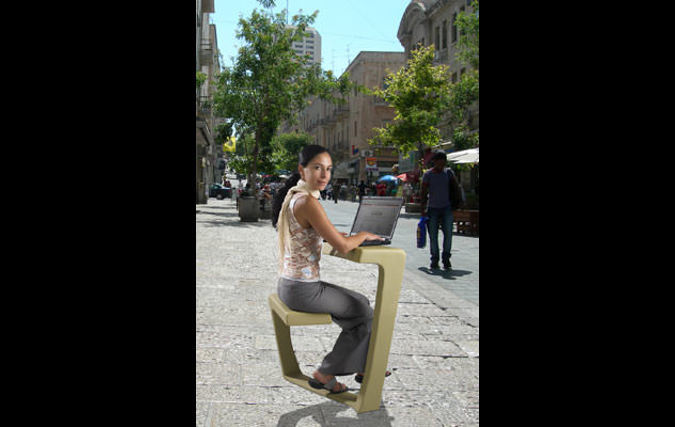 ריהוט במרחב הציבורי | מיטל בן-גל