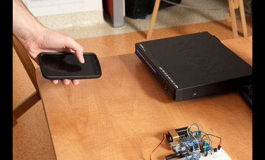 שלט אוניברסלי | רז ליבוביץ ואולג רוחליס