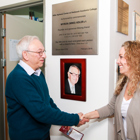 טקס הסרת לוט זיכרון למייק אדלר במרכז אפזיה