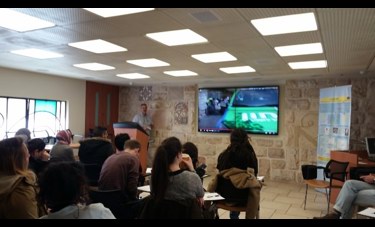 במטה חברת הגיחון בשכונת בית וגן, בסמוך למאגר מי השתייה המקורה הגדול במזרח התיכון קיבלנו מהמהנדס, דני גומבוש, סמנכ"ל חברת הגיחון הסבר על מערך המים בירושלים: כמויות, מקורות, אגירה, איכות, אחזקה, ניטור וגם תכנון ארוך טווח. 