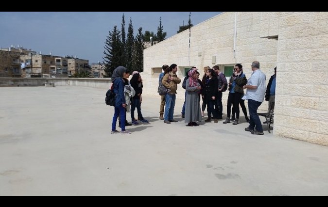 גג מאגר המים שבבית הכרם, המכיל כשליש מכמות המים הזמינה של ירושלים. המהנדס עדיאל הכט, מחברת הגיחון, מסביר על מערך ניטור איכות מי השתייה בירושלים.