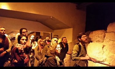 הממצאים הארכיאולוגיים שהתגלו במגדל השמירה, "בית המעיין" ששמר על המעיין מהצרים על העיר. ובתעלת הגינון  שהזרימה מים לחקלאות בעת העתיקה שבנו לירושלים המודרנית. 