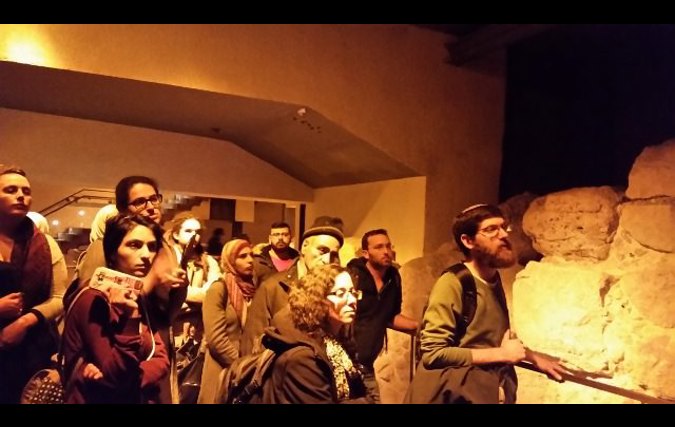 הממצאים הארכיאולוגיים שהתגלו במגדל השמירה, "בית המעיין" ששמר על המעיין מהצרים על העיר. ובתעלת הגינון  שהזרימה מים לחקלאות בעת העתיקה שבנו לירושלים המודרנית. 