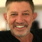 הסיפורים מאחורי העולם האלטרנטיבי שבורא גולי כהן בתמונות