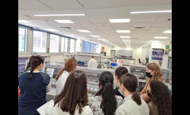 סיור במעבדות ביוכמיה בשערי צדק 
