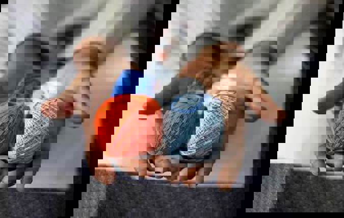  ידיים עם חוטי ריקמה, צילום: יעל צחור