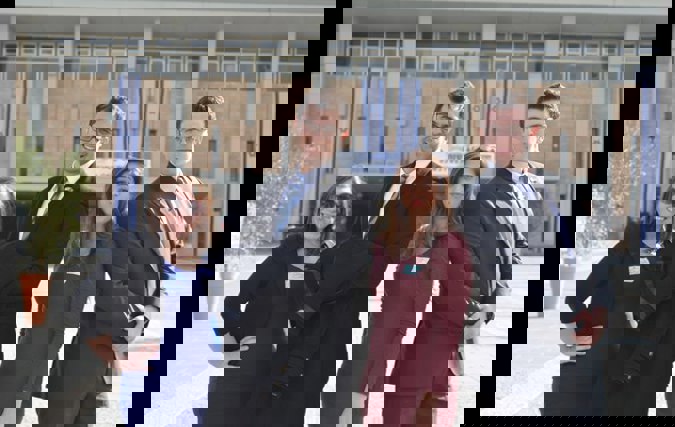 סטודנטים מהחוג לפוליטיקה ותקשורת משתתפים בפרויקט מודל האו"ם בכנסת
צילום: בתיה כ"ץ
      