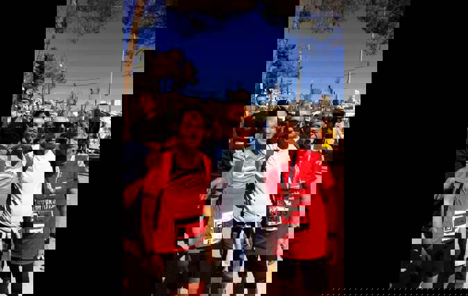 אברהם שלום, מנהל הסדנא וד"ר מיכל אלחנתי, מרצה בחוג למדעי המחשב עם פרופ' ברטולד פרידלנדר נשיא המכללה, אחרי סיום חצי המרתון