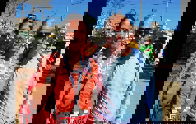 ד"ר מיכל אלחנתי עם פרופ' ברטולד פרידלנדר 