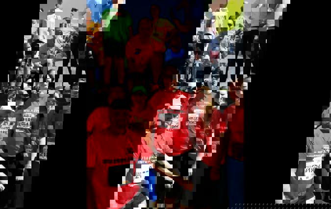 חברי נבחרת הריצה של המכללה עם ראש העיר ניר ברקת בקו הזינוק