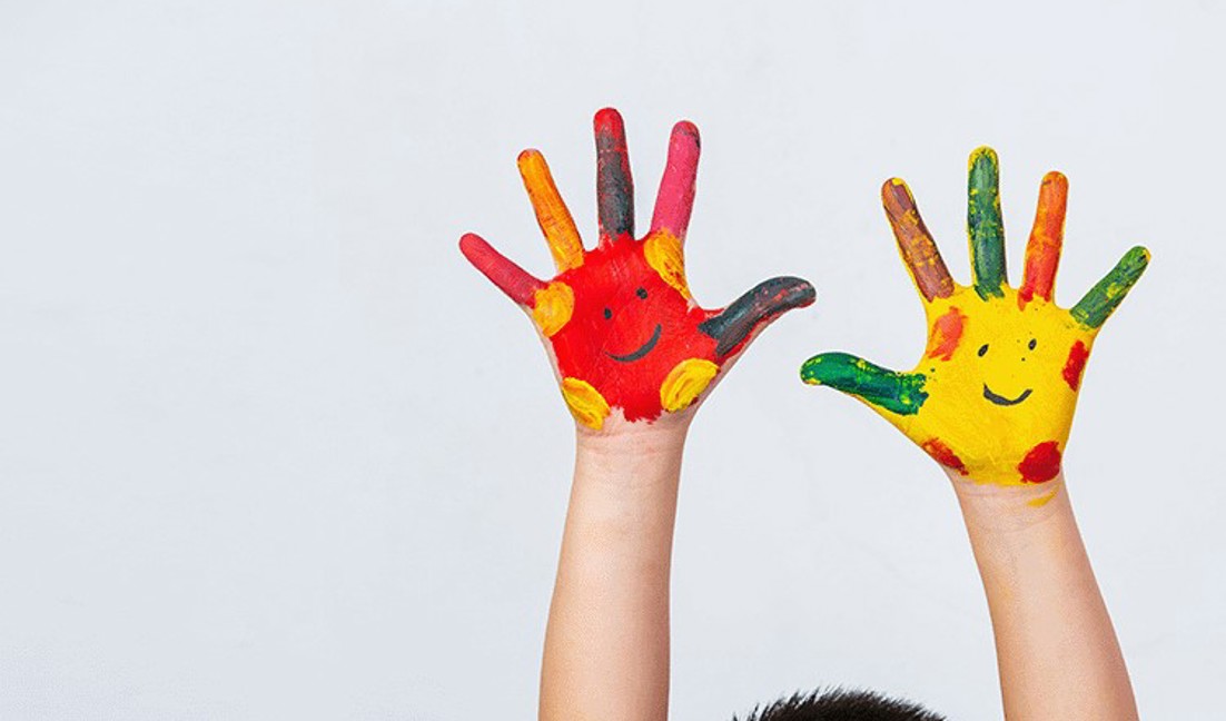 Hands Child Who Smeared12