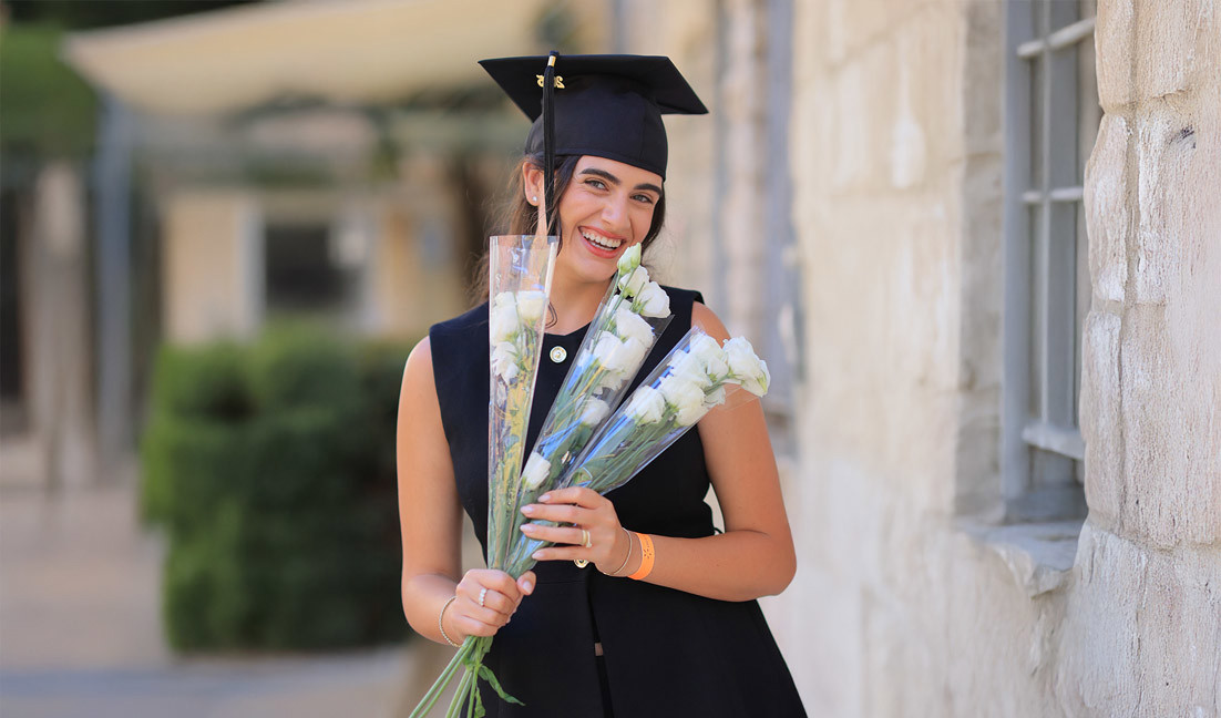 סטודנטית בוגרת המכללה. צילום עומרי סגן