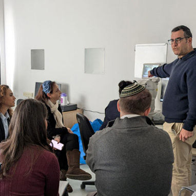 דני אדלר בהרצאה